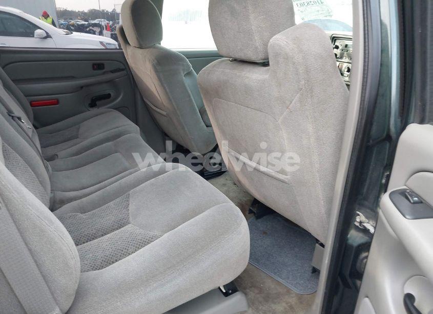 Photo 8 of 2004 Chevrolet Tahoe LS (VIN 1GNEK13V74R258022)