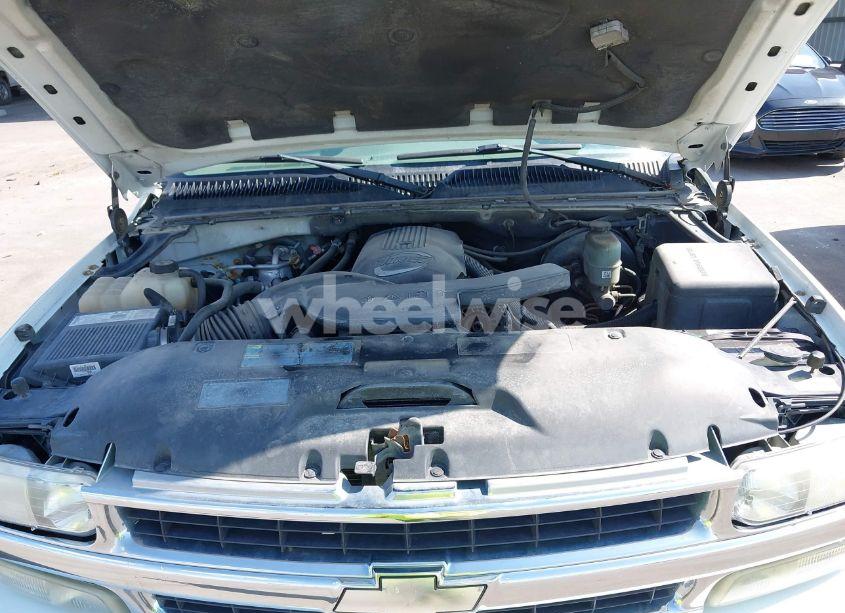 Photo 10 of 2002 Chevrolet Tahoe LT (VIN 1GNEK13Z02J222686)