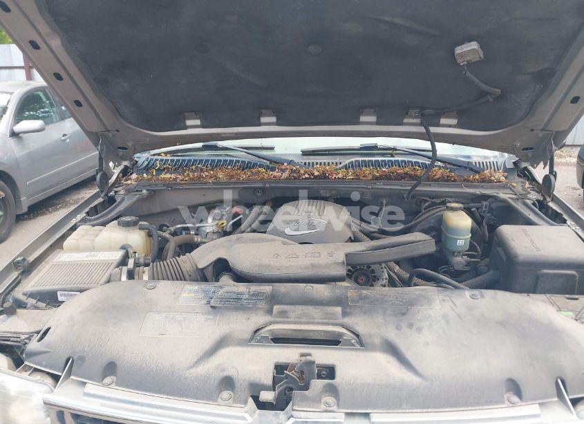 Photo 10 of 2002 Chevrolet Tahoe LT (VIN 1GNEK13Z02J225944)