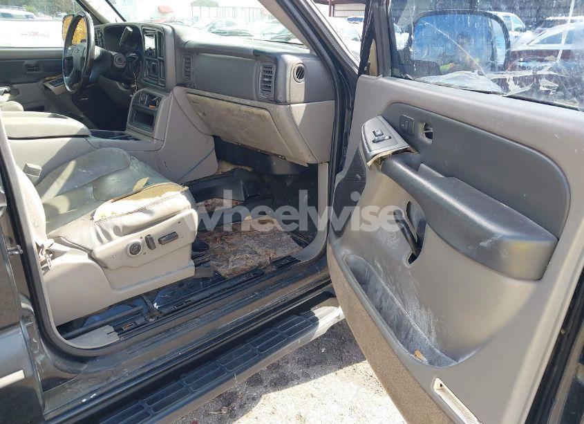 Photo 5 of 2003 Chevrolet Tahoe LT (VIN 1GNEK13Z03J214623)