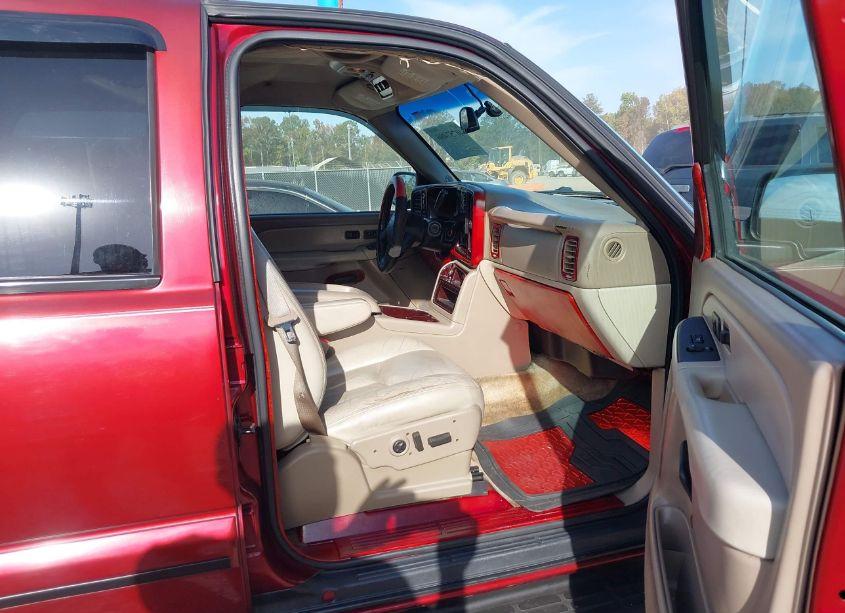 Photo 5 of 2003 Chevrolet Tahoe LT (VIN 1GNEK13Z03R222609)