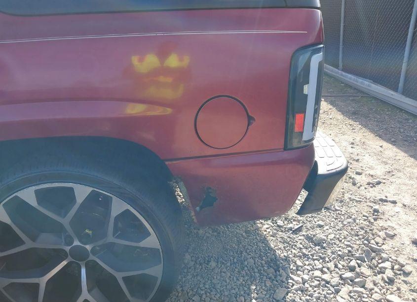 Photo 6 of 2003 Chevrolet Tahoe LT (VIN 1GNEK13Z03R222609)