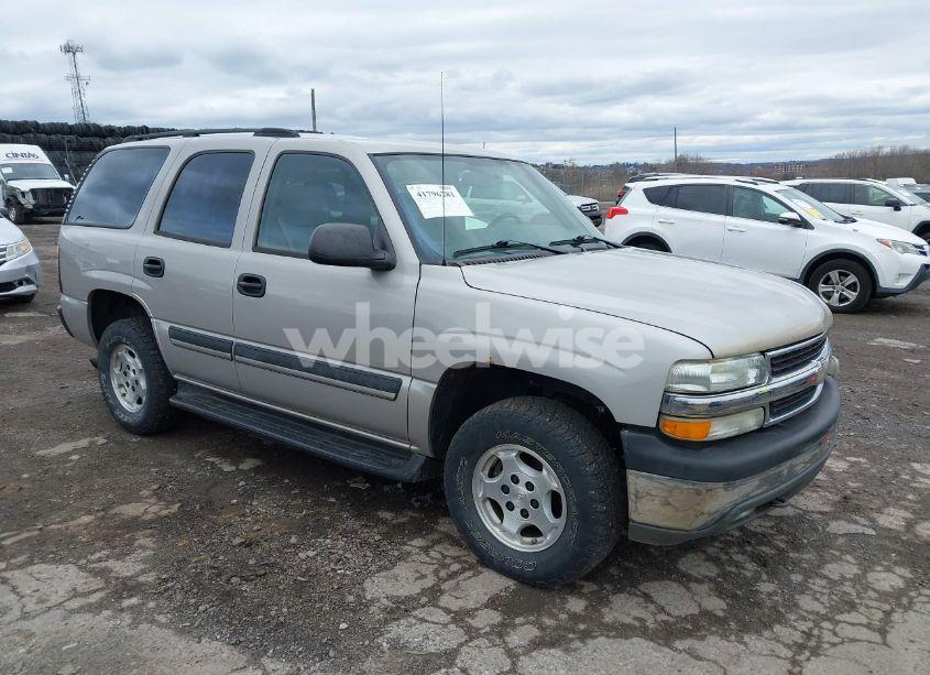 2004 Chevrolet Tahoe LS (VIN 1GNEK13Z04J271034) main photo