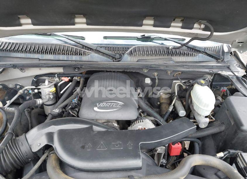 Photo 10 of 2004 Chevrolet Tahoe LS (VIN 1GNEK13Z04J271034)