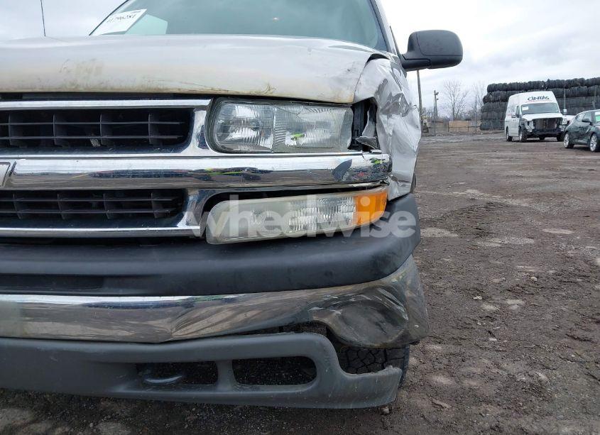 Photo 18 of 2004 Chevrolet Tahoe LS (VIN 1GNEK13Z04J271034)
