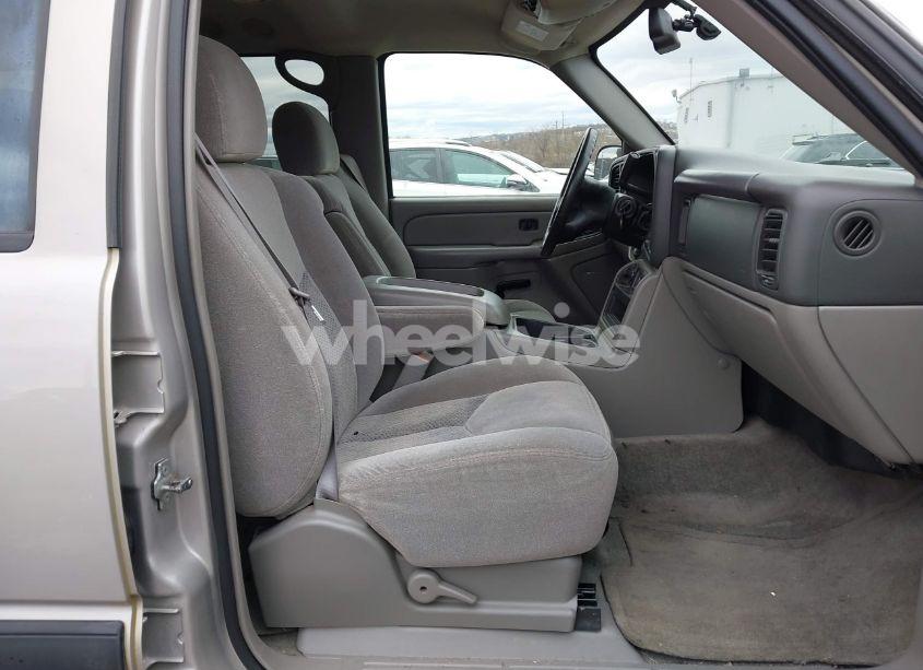 Photo 5 of 2004 Chevrolet Tahoe LS (VIN 1GNEK13Z04J271034)