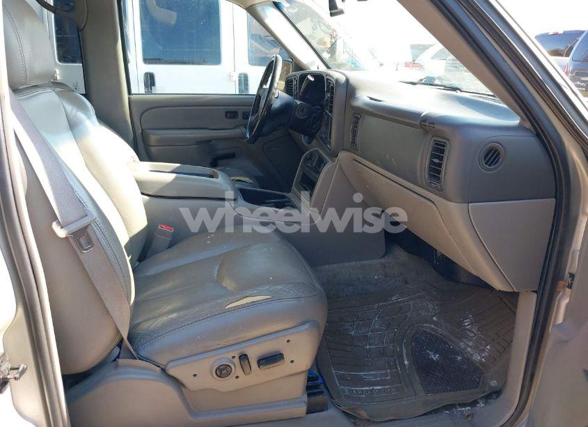 Photo 5 of 2004 Chevrolet Tahoe LT (VIN 1GNEK13Z04R117702)