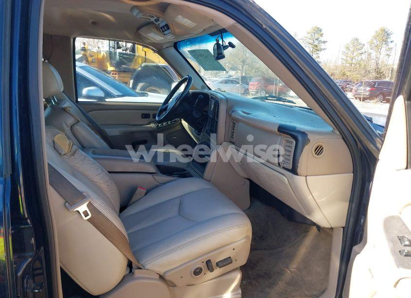 Photo 5 of 2004 Chevrolet Tahoe LT (VIN 1GNEK13Z04R130613)