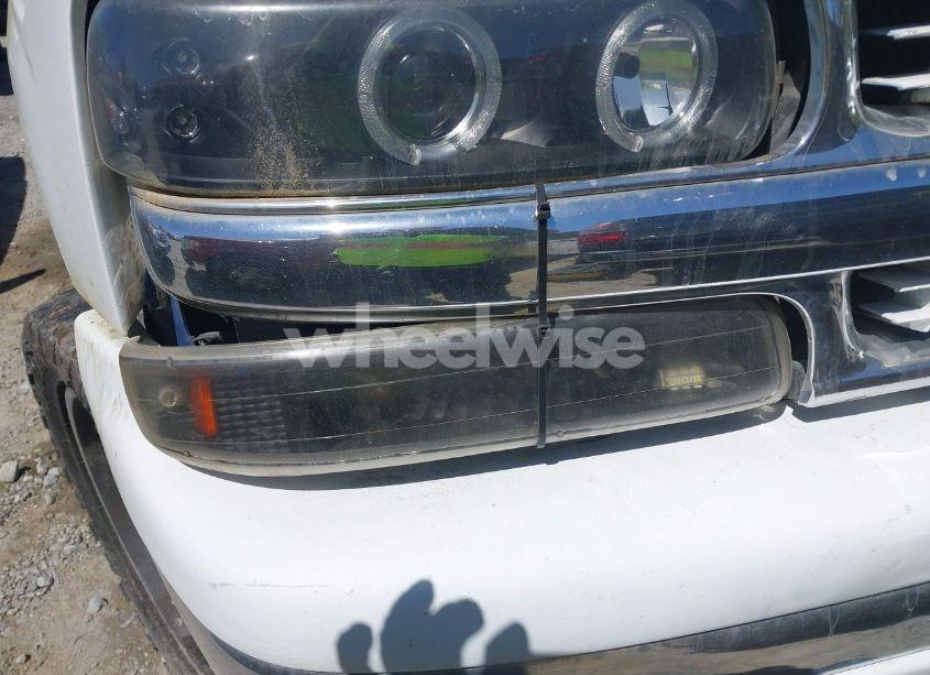 Photo 13 of 2003 Chevrolet Tahoe LT (VIN 1GNEK13Z13J131945)