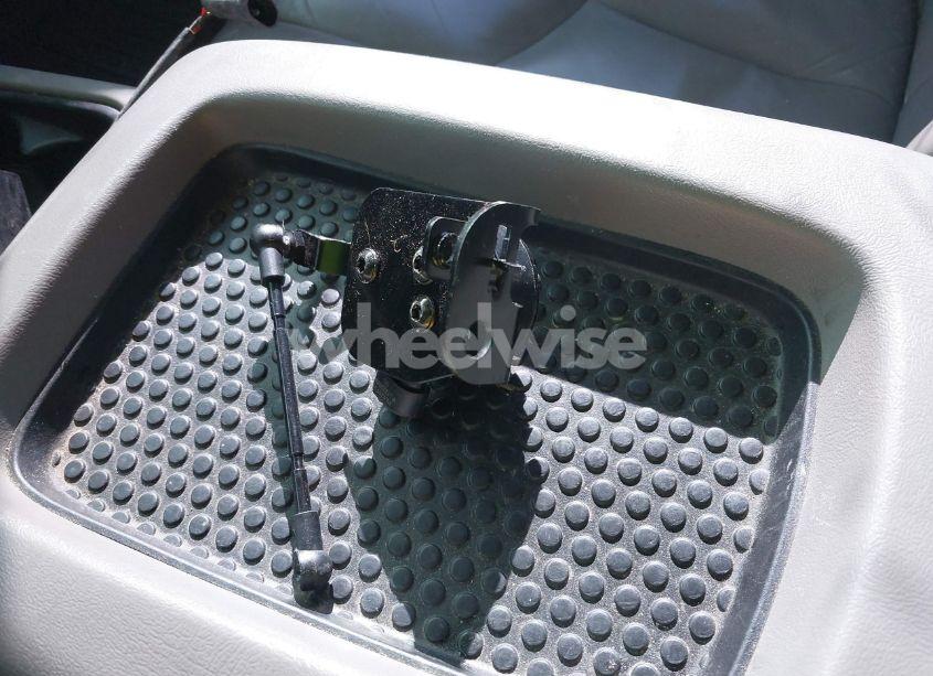 Photo 13 of 2003 Chevrolet Tahoe LT (VIN 1GNEK13Z13J154786)