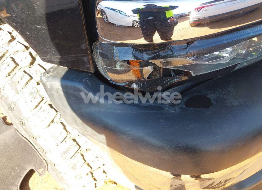 Photo 6 of 2003 Chevrolet Tahoe LT (VIN 1GNEK13Z13J154786)