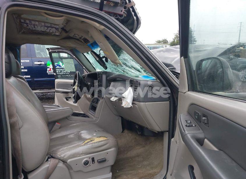 Photo 5 of 2003 Chevrolet Tahoe LT (VIN 1GNEK13Z13J272935)