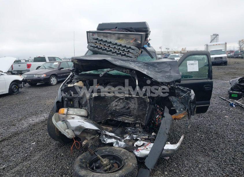 Photo 6 of 2003 Chevrolet Tahoe LT (VIN 1GNEK13Z13J272935)