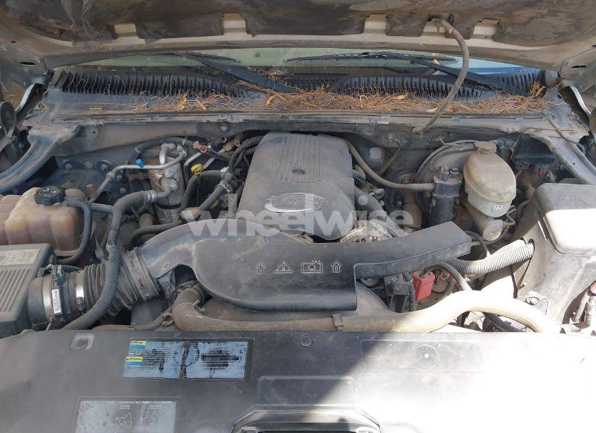 Photo 10 of 2003 Chevrolet Tahoe LS (VIN 1GNEK13Z13R243498)