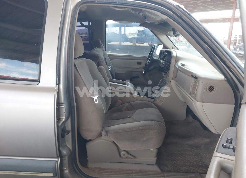 Photo 5 of 2003 Chevrolet Tahoe LS (VIN 1GNEK13Z13R243498)