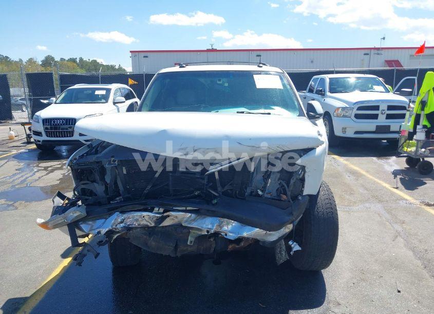 Photo 12 of 2003 Chevrolet Tahoe LT (VIN 1GNEK13Z13R284116)