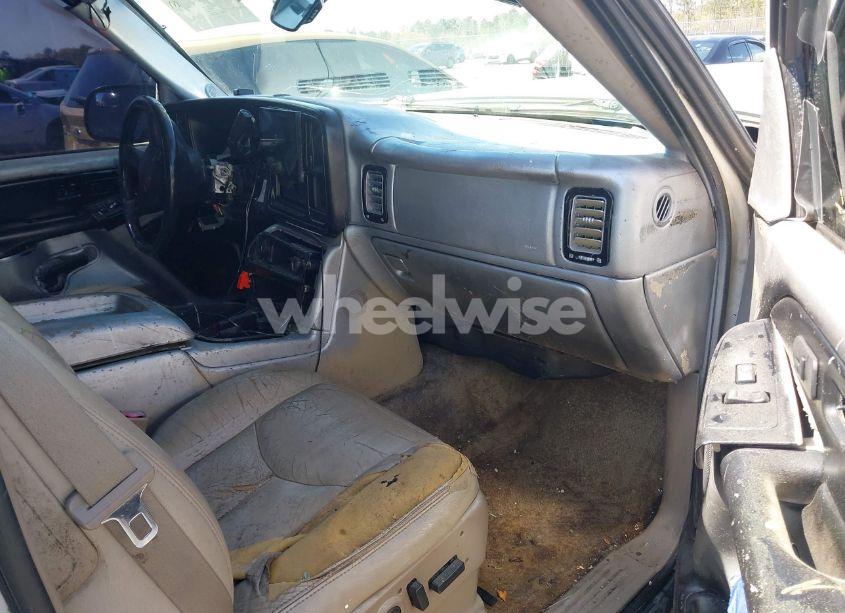 Photo 5 of 2003 Chevrolet Tahoe LT (VIN 1GNEK13Z13R284116)