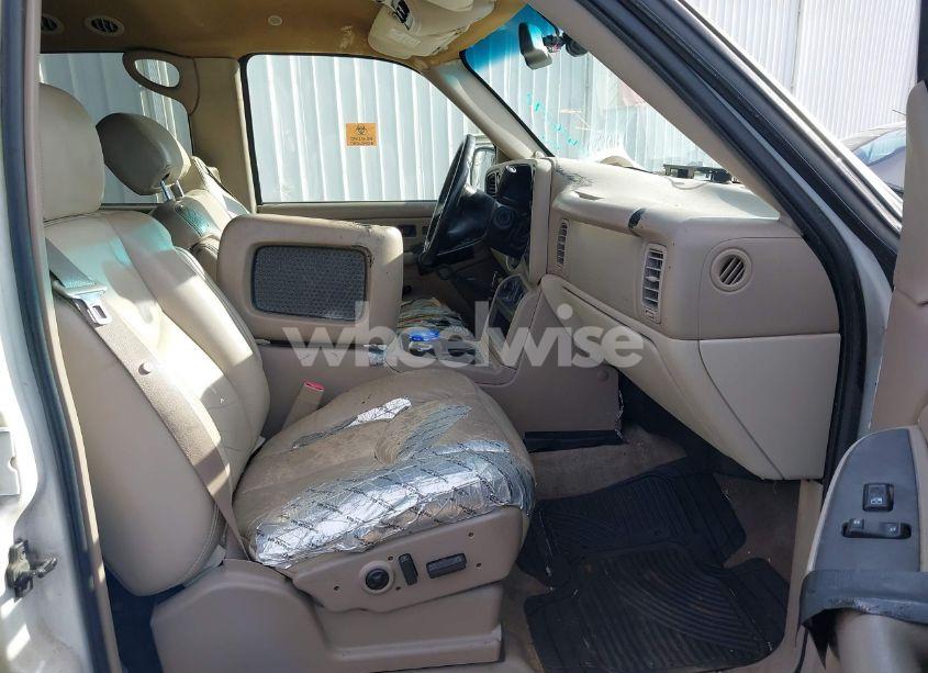 Photo 5 of 2004 Chevrolet Tahoe LT (VIN 1GNEK13Z14R150420)