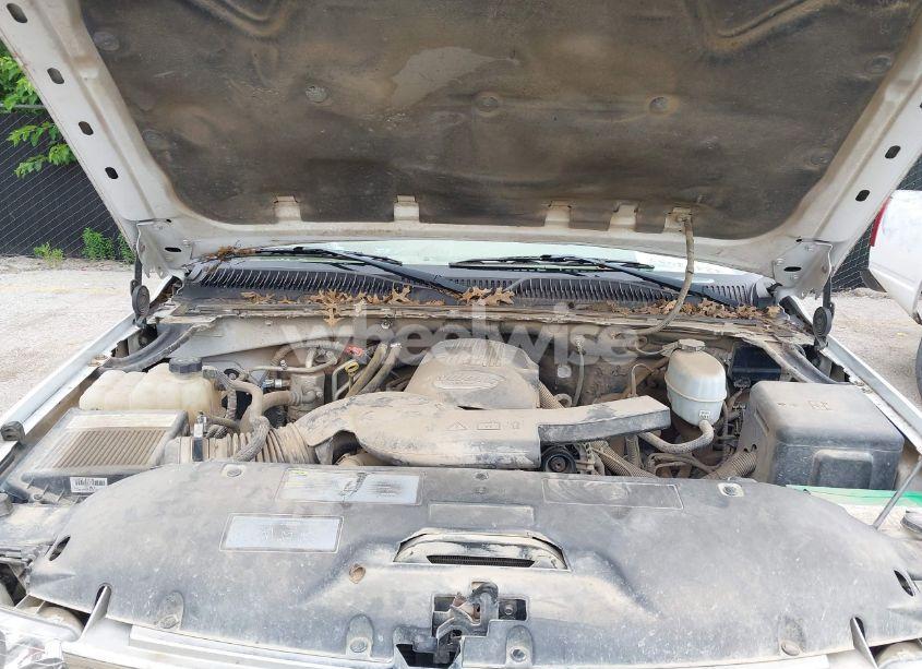 Photo 10 of 2005 Chevrolet Tahoe LT (VIN 1GNEK13Z15R269568)