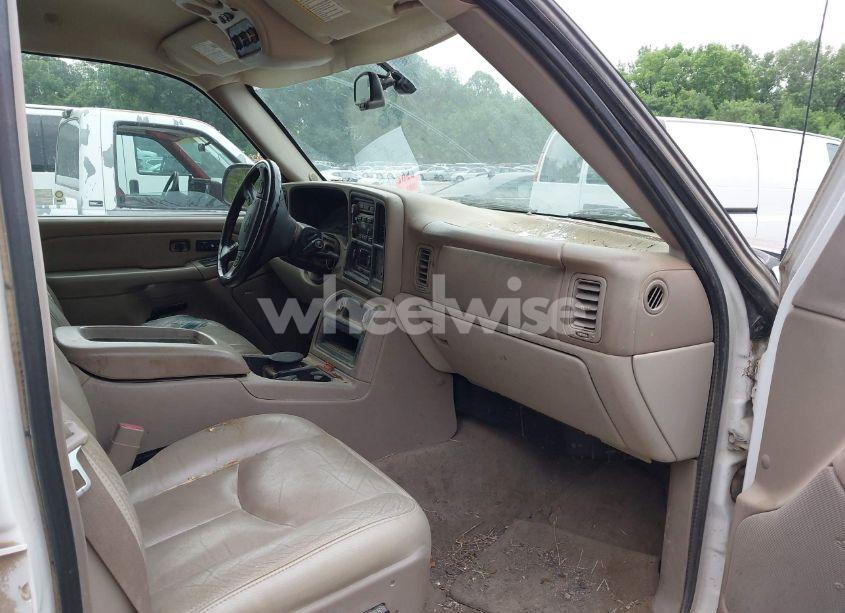 Photo 5 of 2005 Chevrolet Tahoe LT (VIN 1GNEK13Z15R269568)