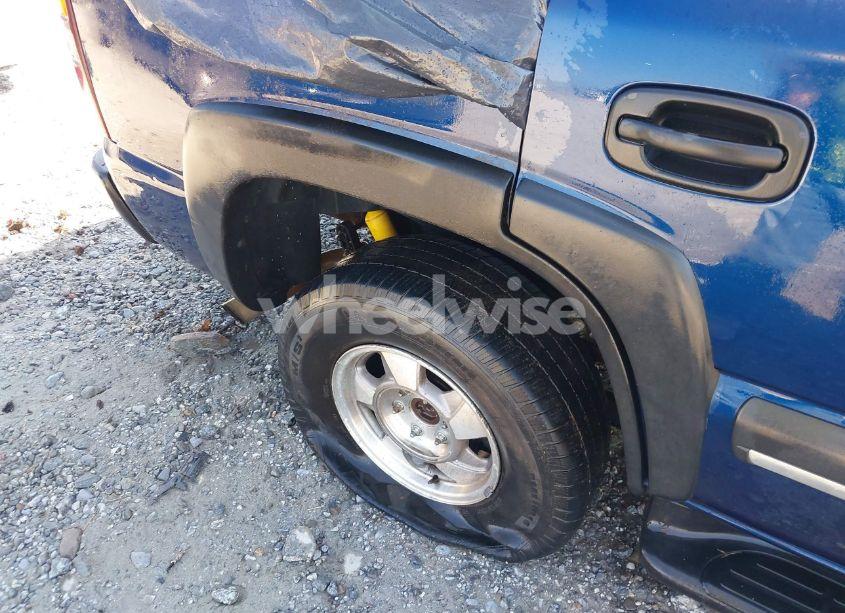 Photo 6 of 2003 Chevrolet Tahoe LS (VIN 1GNEK13Z23J150827)