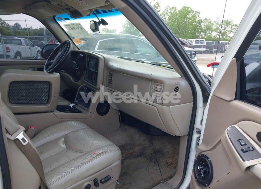 Photo 5 of 2003 Chevrolet Tahoe LT (VIN 1GNEK13Z23J236168)