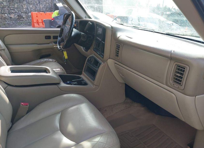 Photo 5 of 2003 Chevrolet Tahoe LT (VIN 1GNEK13Z23J294622)