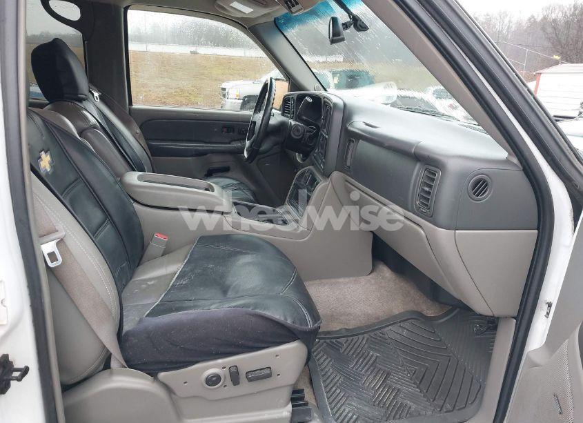 Photo 5 of 2003 Chevrolet Tahoe LT (VIN 1GNEK13Z23R120275)