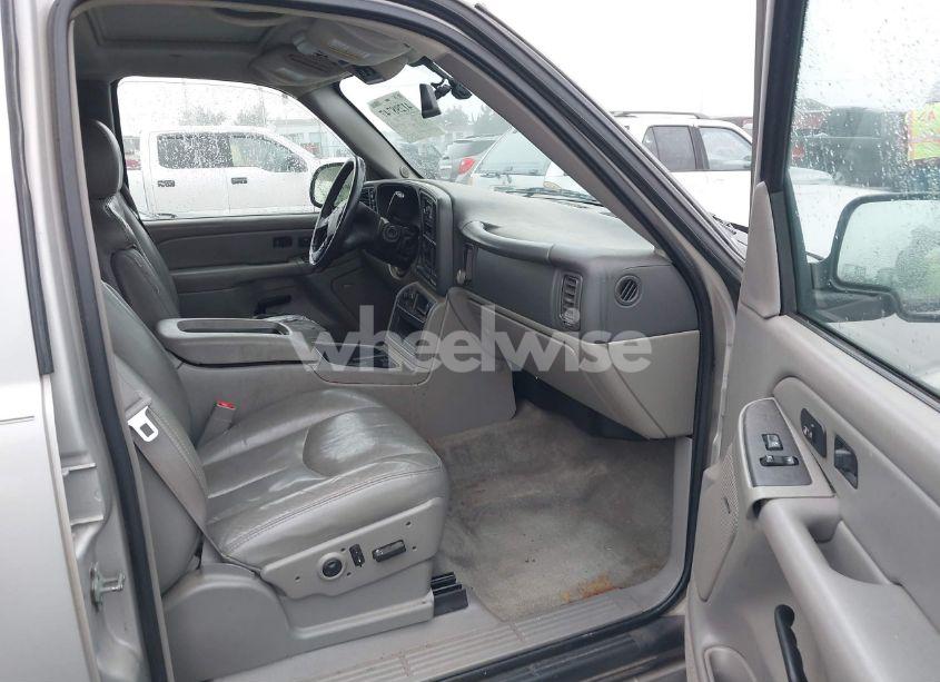 Photo 5 of 2004 Chevrolet Tahoe LT (VIN 1GNEK13Z24J192013)