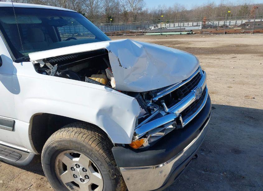 Photo 6 of 2004 Chevrolet Tahoe LS (VIN 1GNEK13Z24R247853)