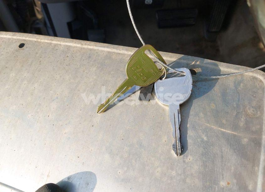 Photo 11 of 2005 Chevrolet Tahoe LS (VIN 1GNEK13Z25J219681)