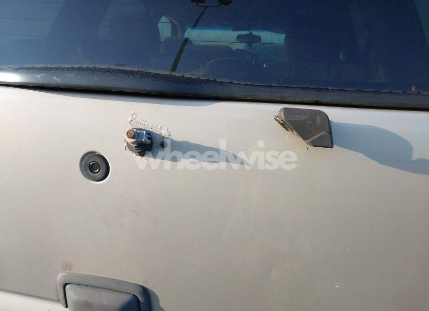 Photo 12 of 2005 Chevrolet Tahoe LS (VIN 1GNEK13Z25J219681)