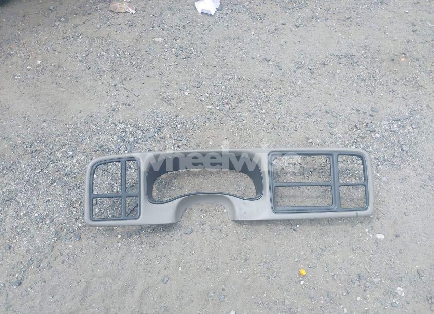 Photo 12 of 2002 Chevrolet Tahoe LT (VIN 1GNEK13Z32R322993)