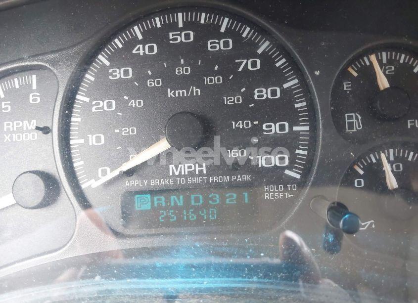 Photo 16 of 2002 Chevrolet Tahoe LT (VIN 1GNEK13Z32R322993)