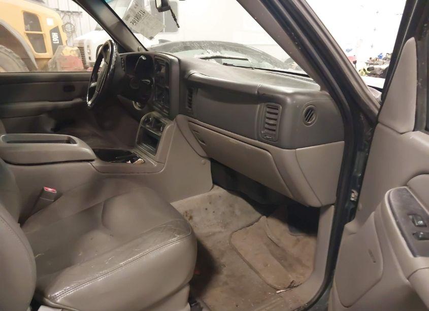 Photo 5 of 2004 Chevrolet Tahoe LS (VIN 1GNEK13Z34J238495)