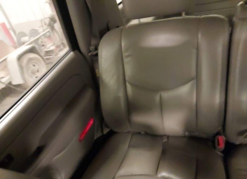 Photo 8 of 2004 Chevrolet Tahoe LS (VIN 1GNEK13Z34J238495)