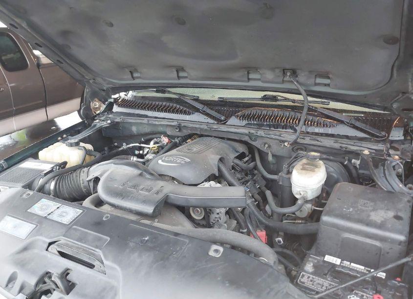 Photo 10 of 2003 Chevrolet Tahoe LT (VIN 1GNEK13Z43R106961)