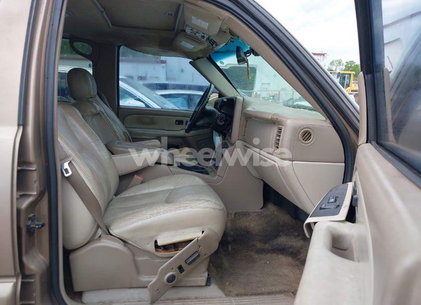 Photo 5 of 2003 Chevrolet Tahoe LT (VIN 1GNEK13Z43R155495)