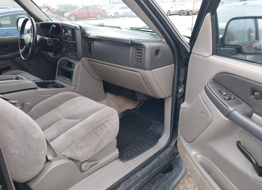 Photo 5 of 2003 Chevrolet Tahoe LS (VIN 1GNEK13Z43R250641)