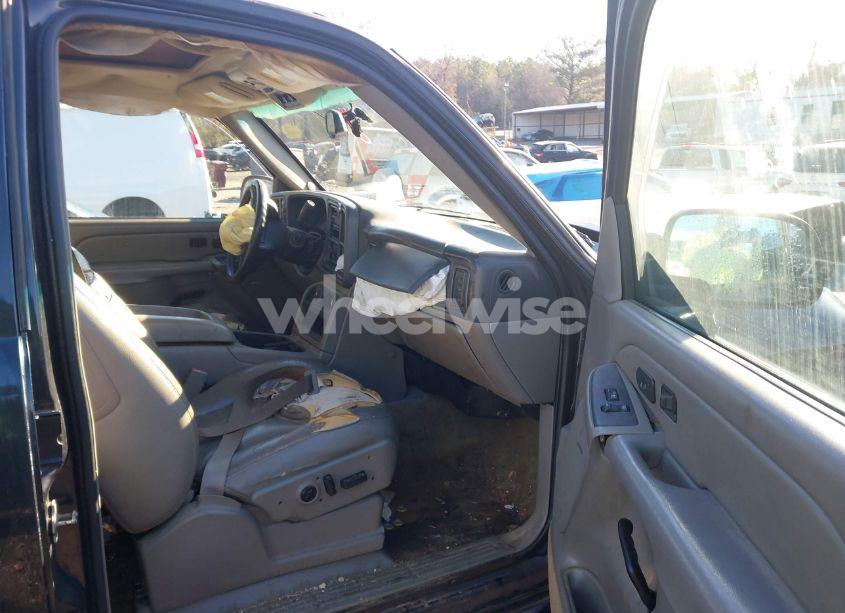 Photo 5 of 2004 Chevrolet Tahoe LT (VIN 1GNEK13Z44J259176)