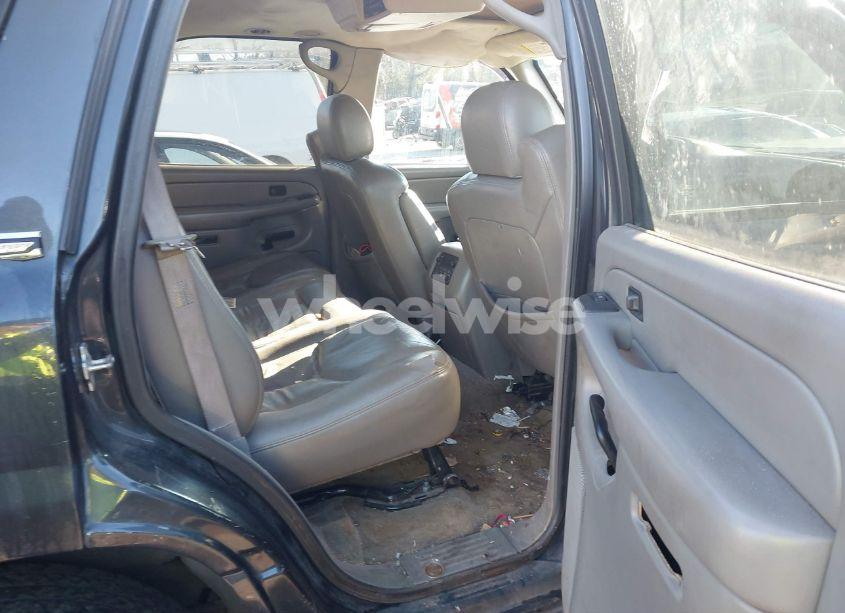 Photo 8 of 2004 Chevrolet Tahoe LT (VIN 1GNEK13Z44J259176)