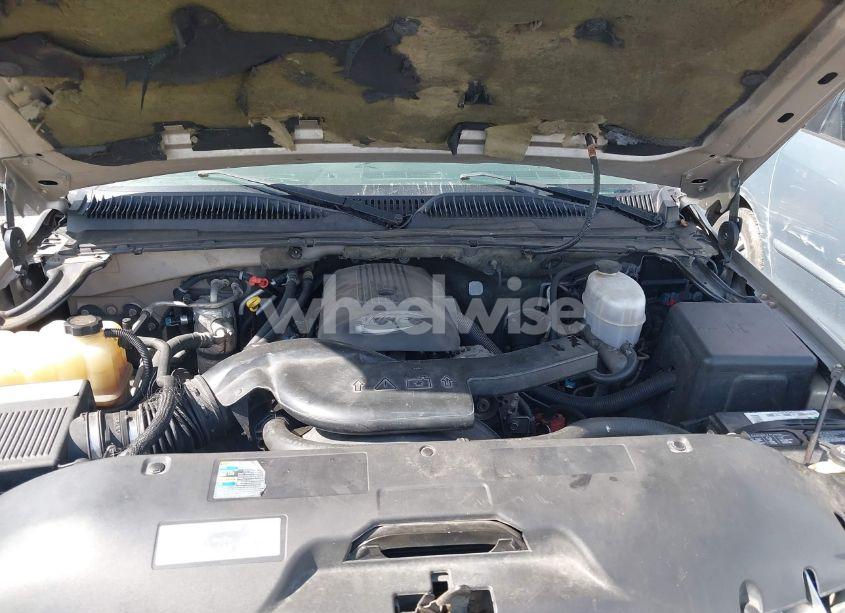 Photo 10 of 2004 Chevrolet Tahoe LT (VIN 1GNEK13Z44R135183)