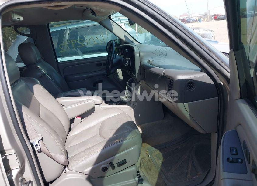 Photo 5 of 2004 Chevrolet Tahoe LT (VIN 1GNEK13Z44R135183)