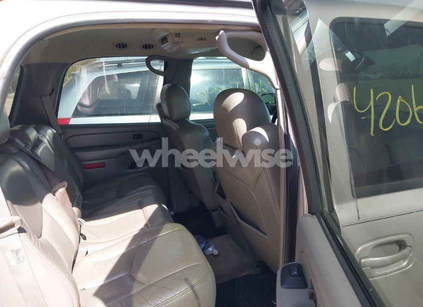 Photo 8 of 2004 Chevrolet Tahoe LT (VIN 1GNEK13Z44R135183)