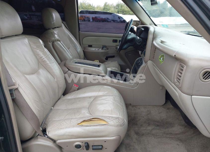 Photo 5 of 2003 Chevrolet Tahoe LT (VIN 1GNEK13Z53J276194)