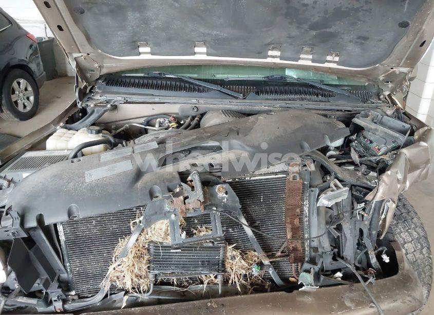 Photo 10 of 2003 Chevrolet Tahoe LT (VIN 1GNEK13Z53J304169)