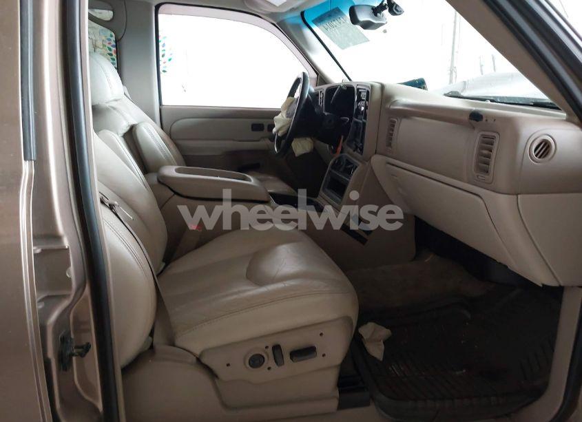 Photo 5 of 2003 Chevrolet Tahoe LT (VIN 1GNEK13Z53J304169)