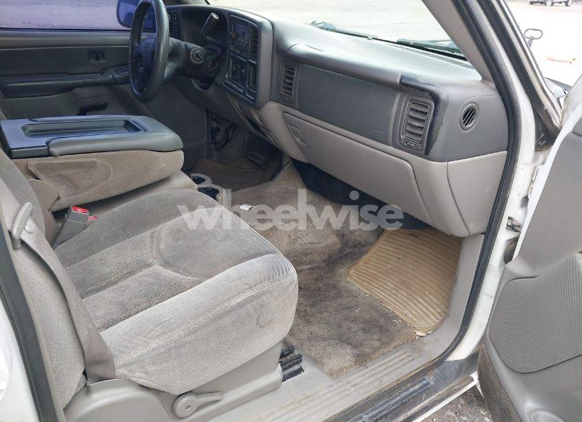 Photo 5 of 2003 Chevrolet Tahoe LS (VIN 1GNEK13Z63J276723)