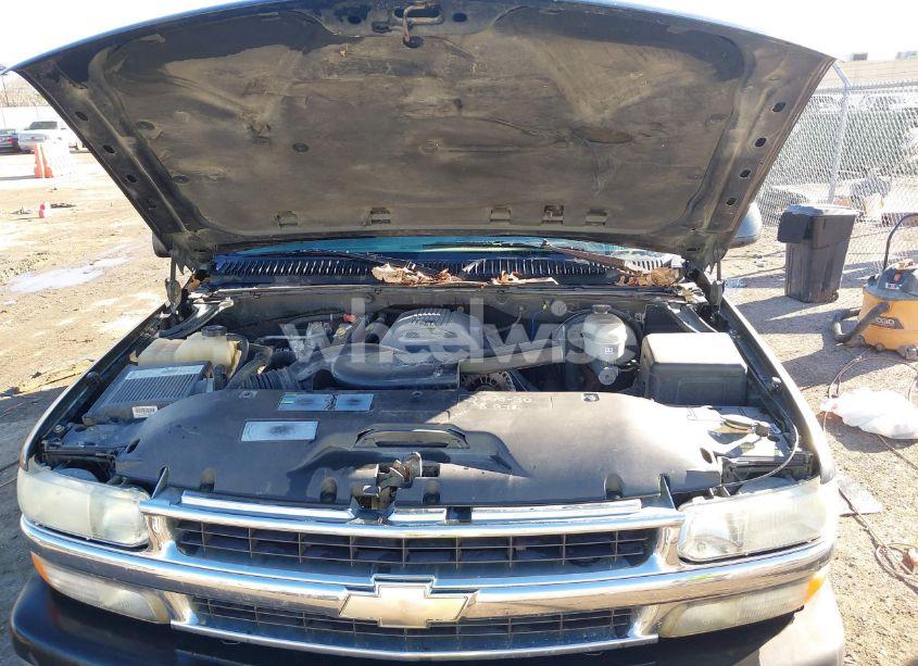 Photo 10 of 2003 Chevrolet Tahoe LT (VIN 1GNEK13Z63R182603)