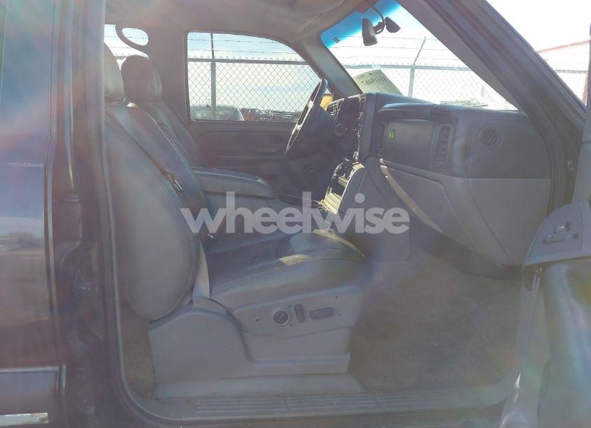 Photo 5 of 2003 Chevrolet Tahoe LT (VIN 1GNEK13Z63R182603)